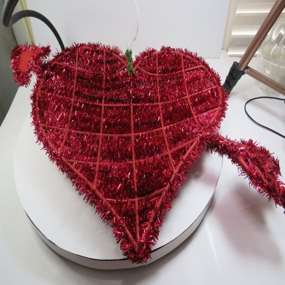 Valentine’s Day (2) Tinsel Wreath Set - Red Heart with Arrow & Pink/Red Heart - Picture 2 of 6